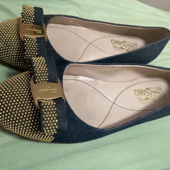 Ferragamo flats - Picture 2 of 3
